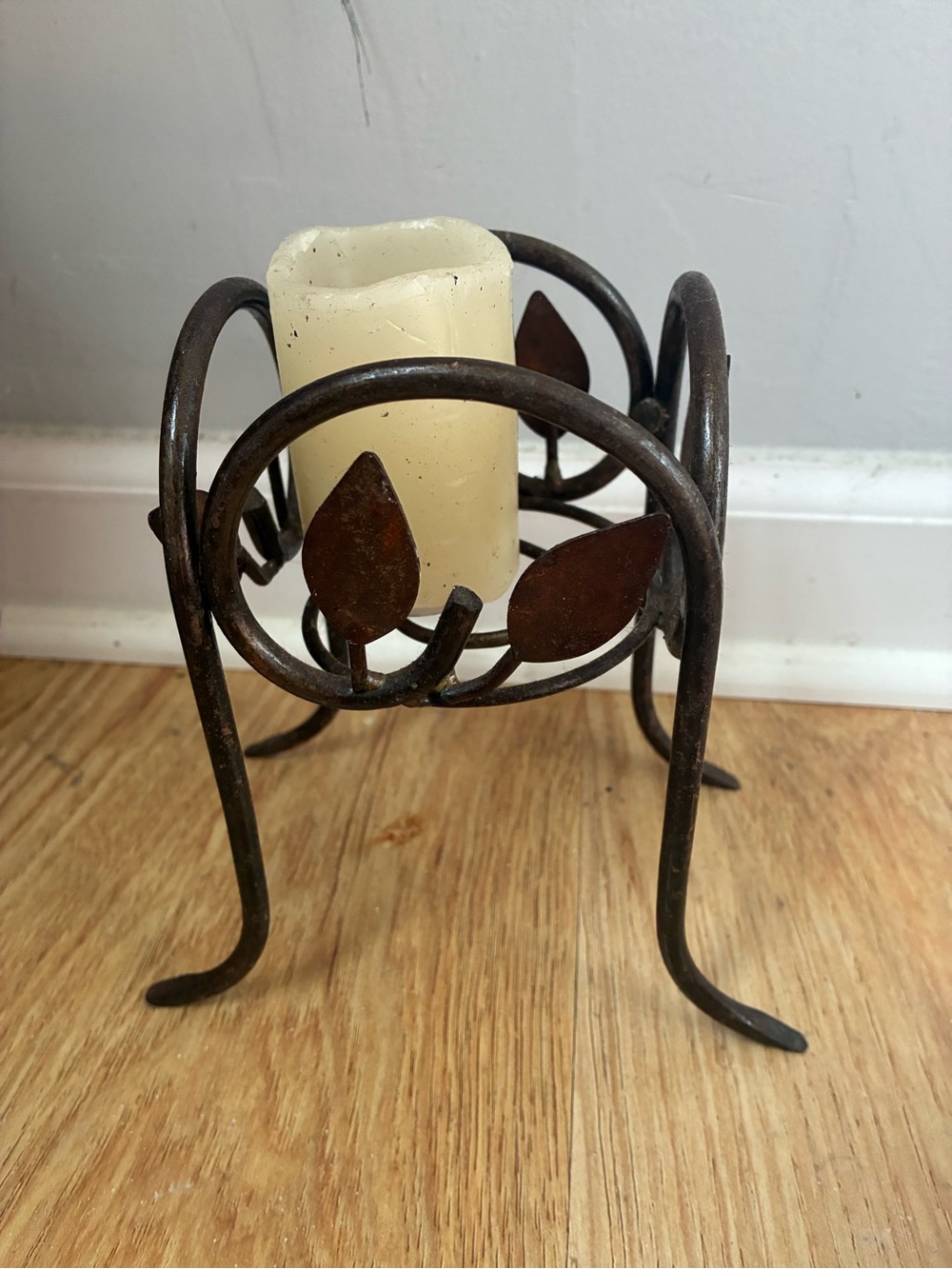 Decorative Metal Leaf Candle Holder in Rustic Brown with Candle
